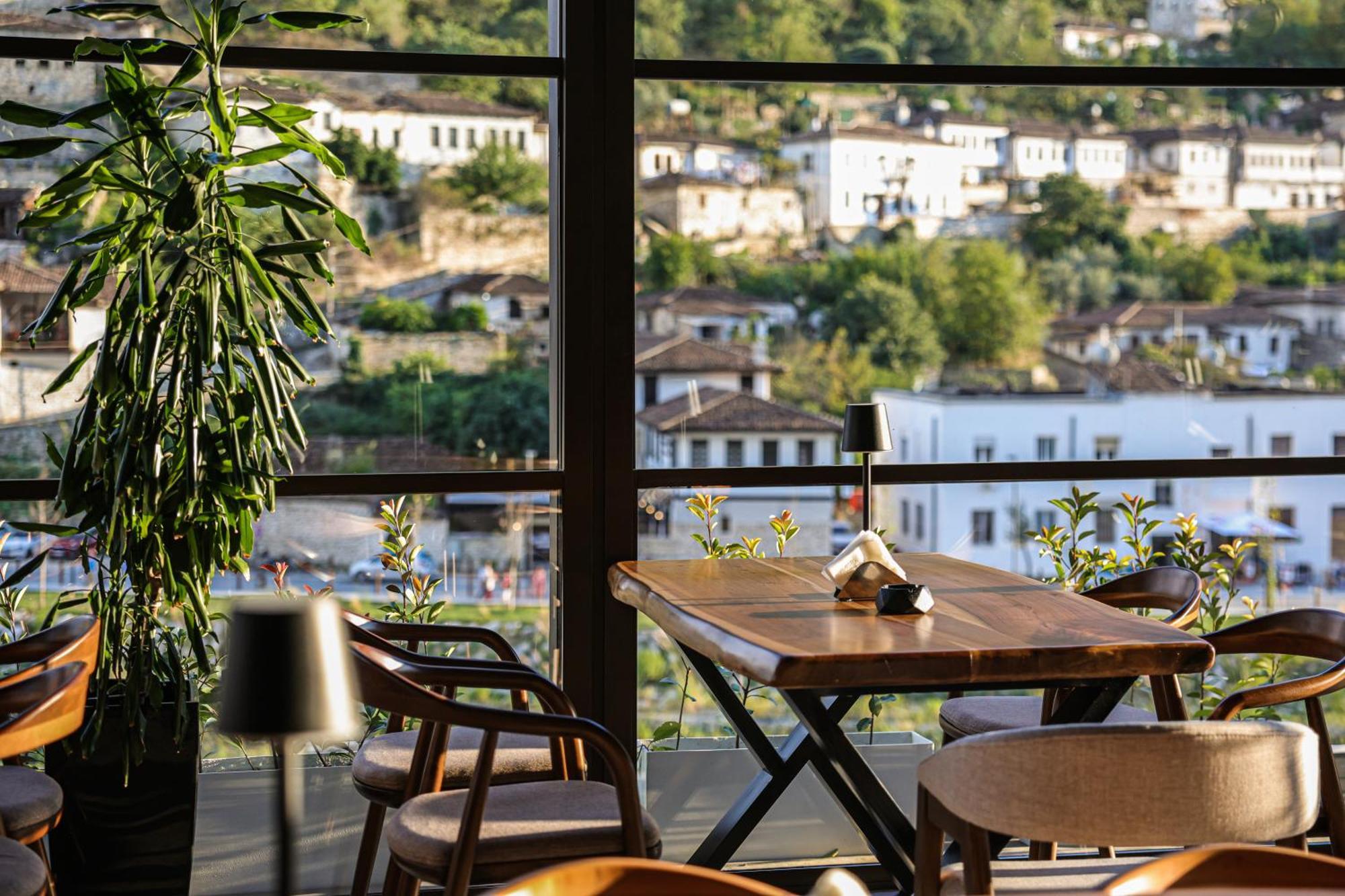 White House Boutique Hotel & Restaurant - Since 1999 Berat Luaran gambar