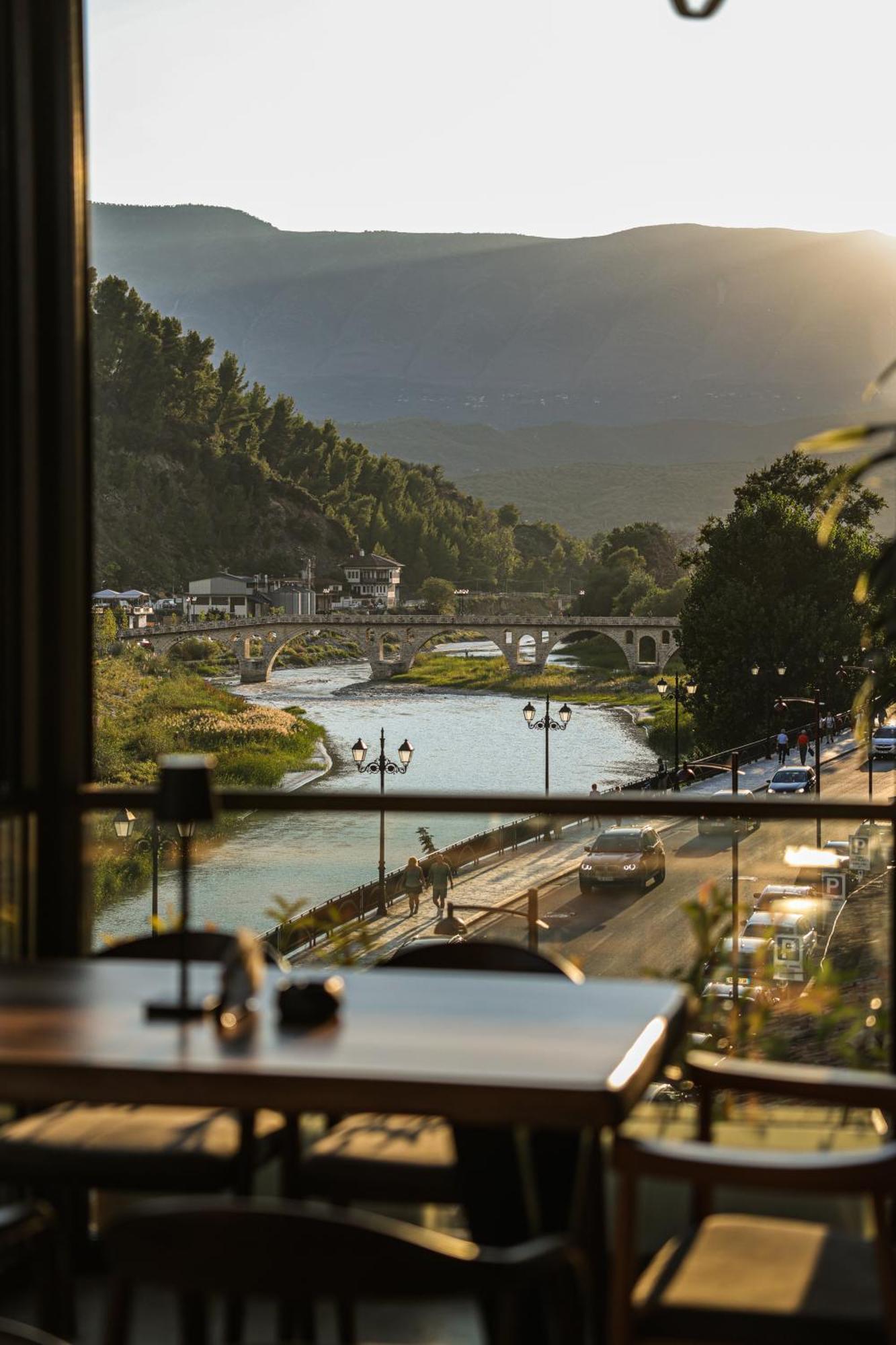 White House Boutique Hotel & Restaurant - Since 1999 Berat Luaran gambar