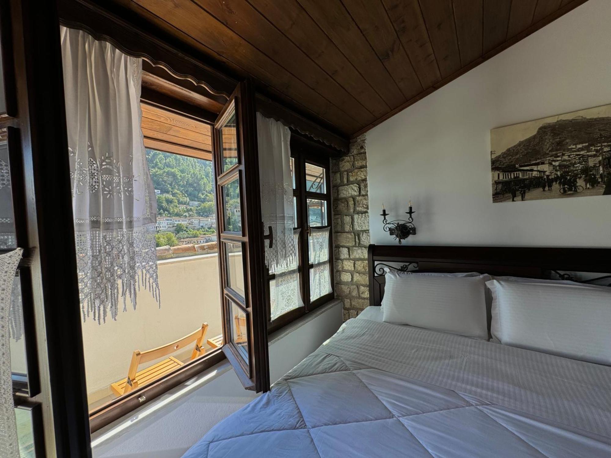 White House Boutique Hotel & Restaurant - Since 1999 Berat Luaran gambar