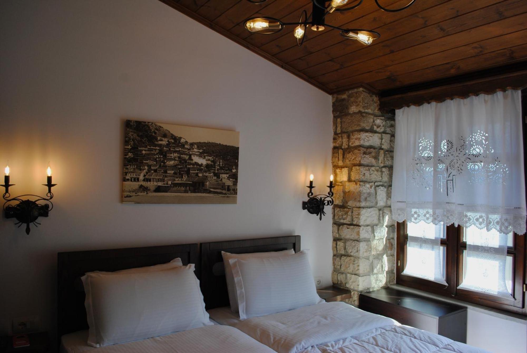 White House Boutique Hotel & Restaurant - Since 1999 Berat Luaran gambar