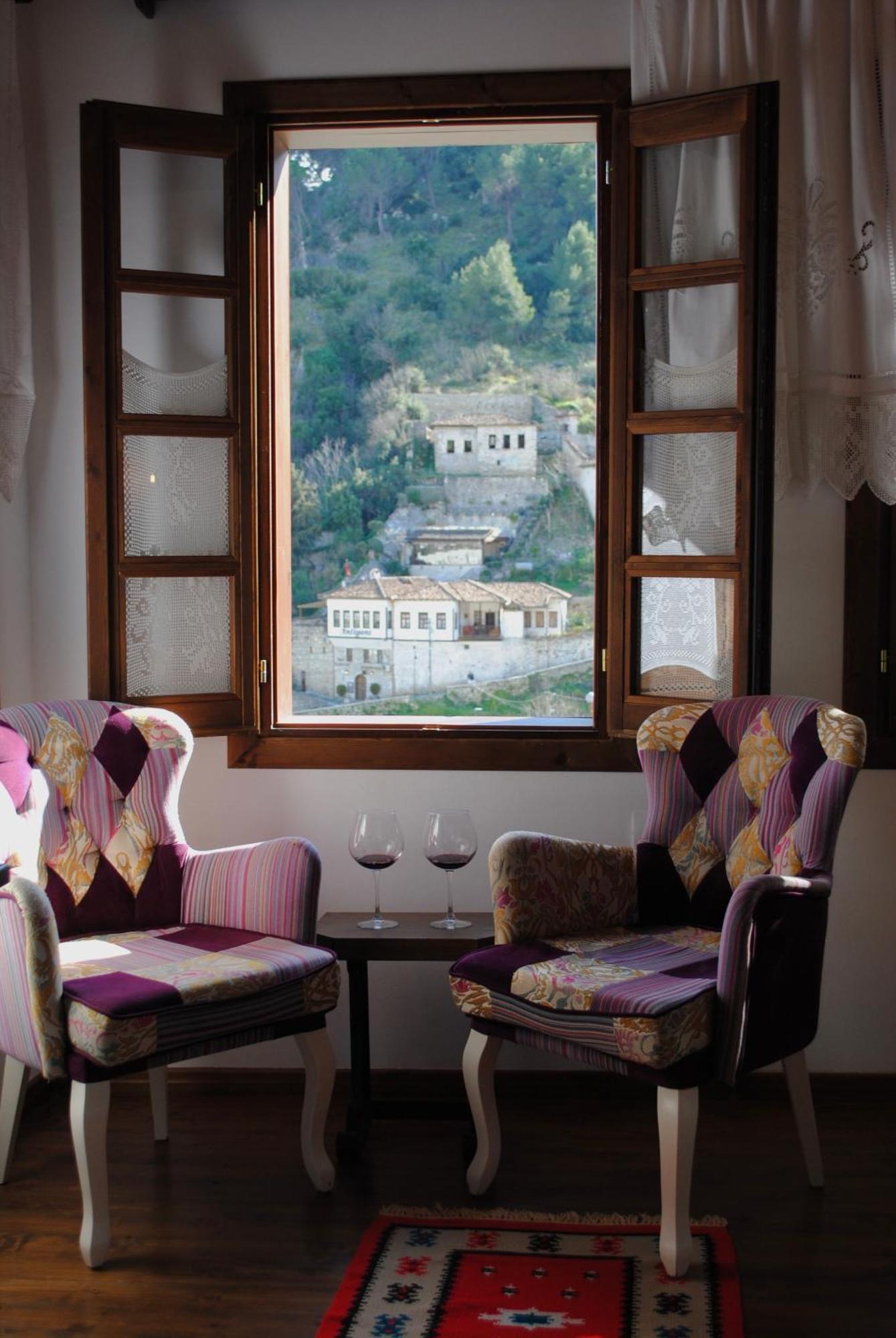 White House Boutique Hotel & Restaurant - Since 1999 Berat Luaran gambar