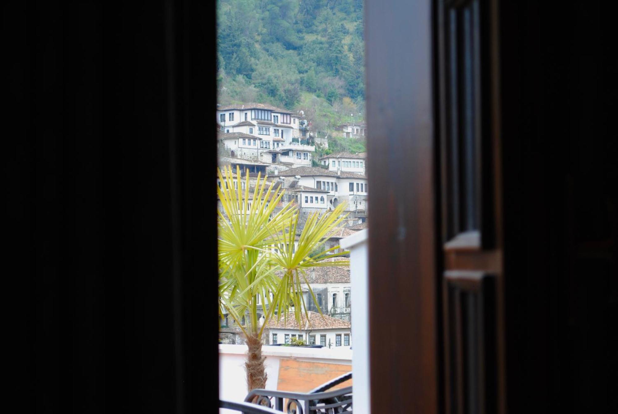 White House Boutique Hotel & Restaurant - Since 1999 Berat Luaran gambar