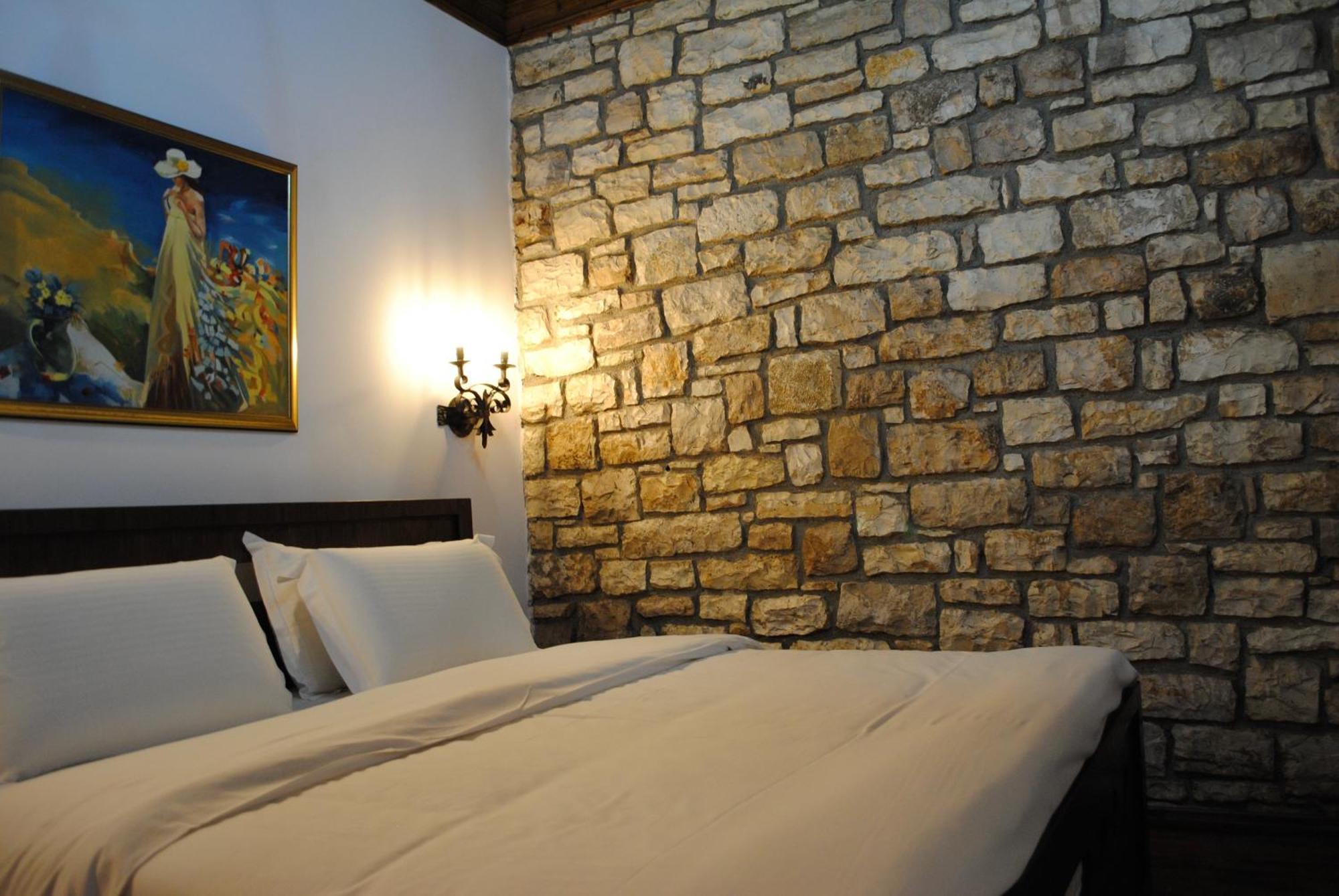 White House Boutique Hotel & Restaurant - Since 1999 Berat Luaran gambar