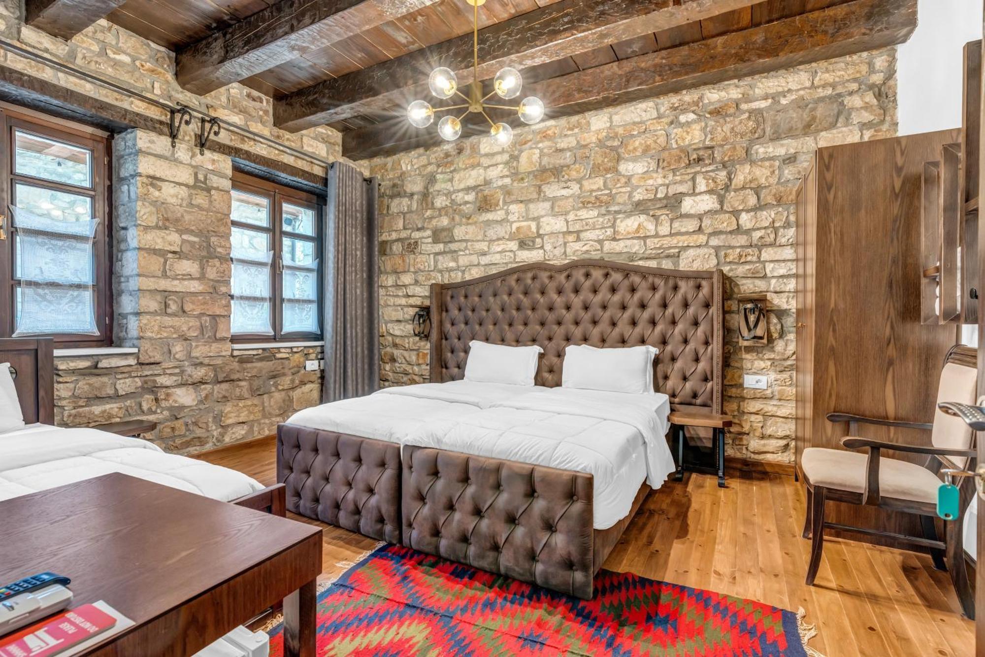 White House Boutique Hotel & Restaurant - Since 1999 Berat Luaran gambar